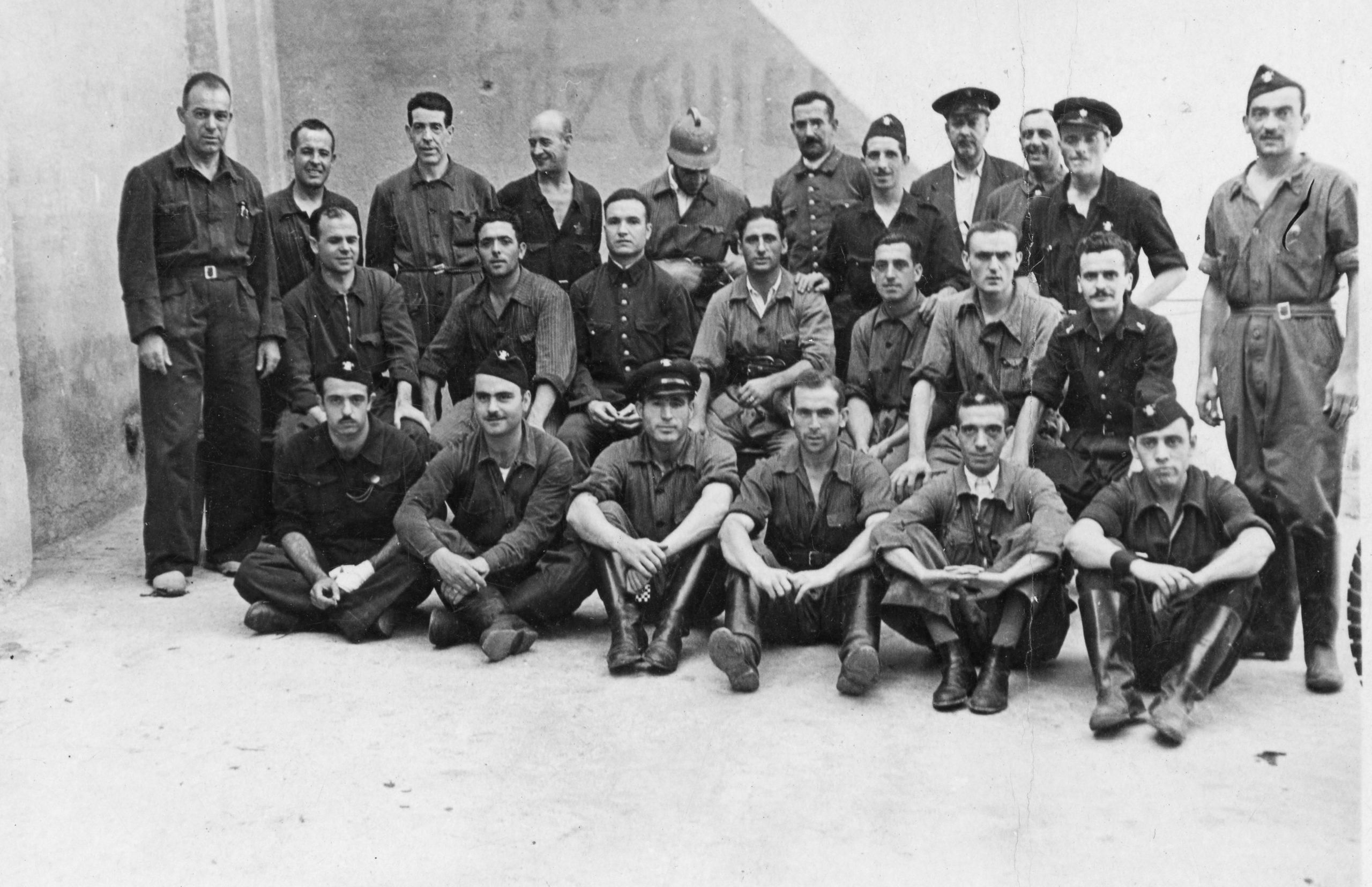 Bombers catalans a Madrid l’agost de 1937, amb el delegat de la Generalitat a Madrid