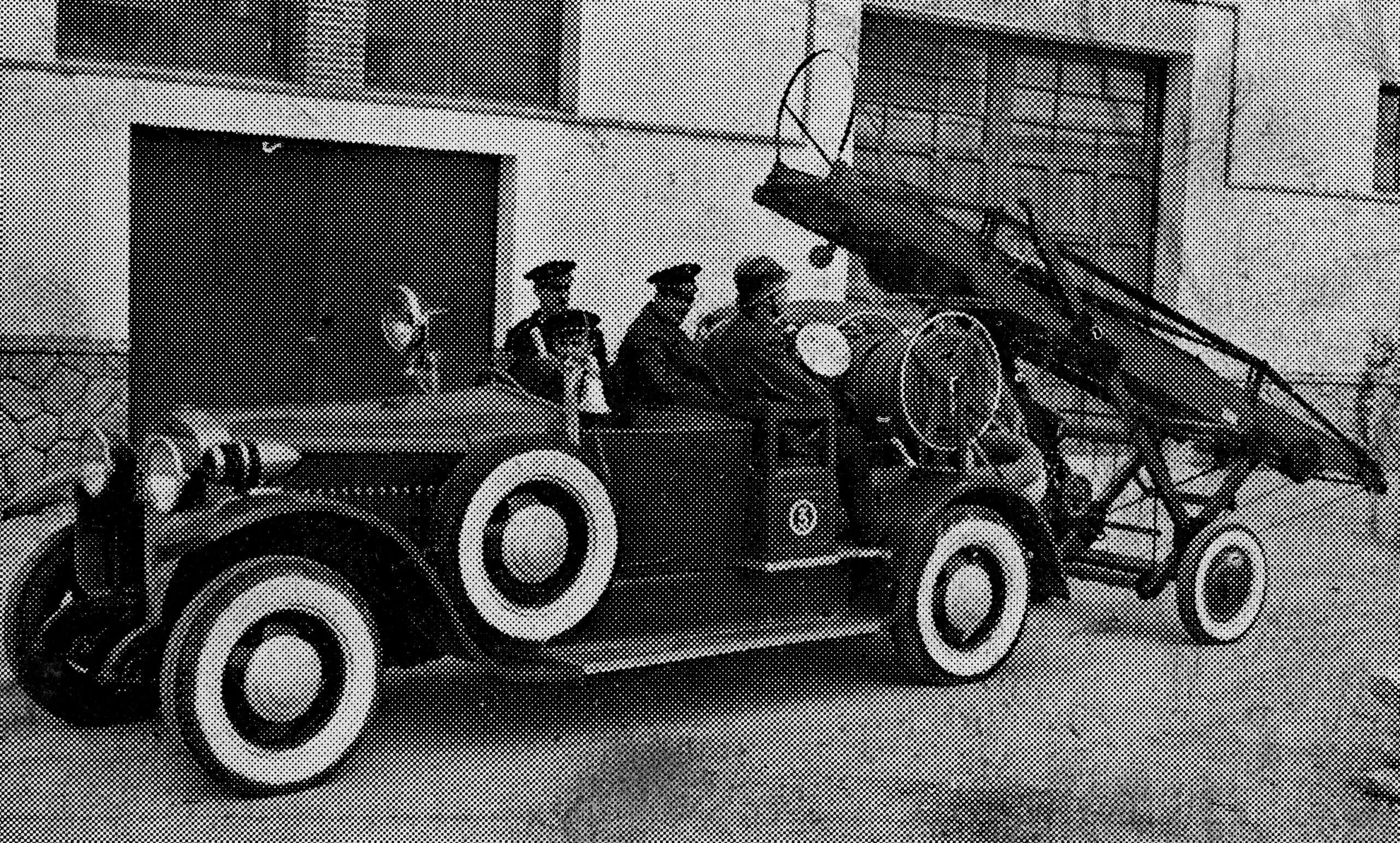 Bombers de l’Hospitalet de Llobregat amb autoritats civils, el setembre de 1936