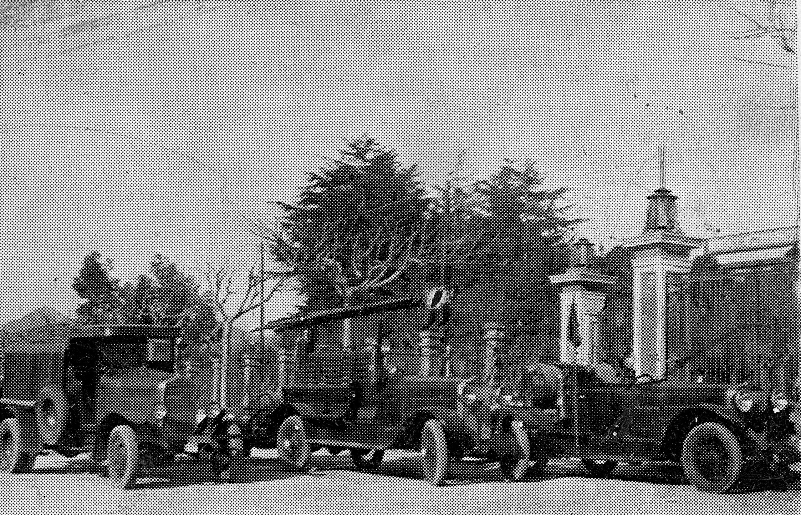 Bombers de l’Hospitalet de Llobregat amb autoritats civils, el setembre de 1936